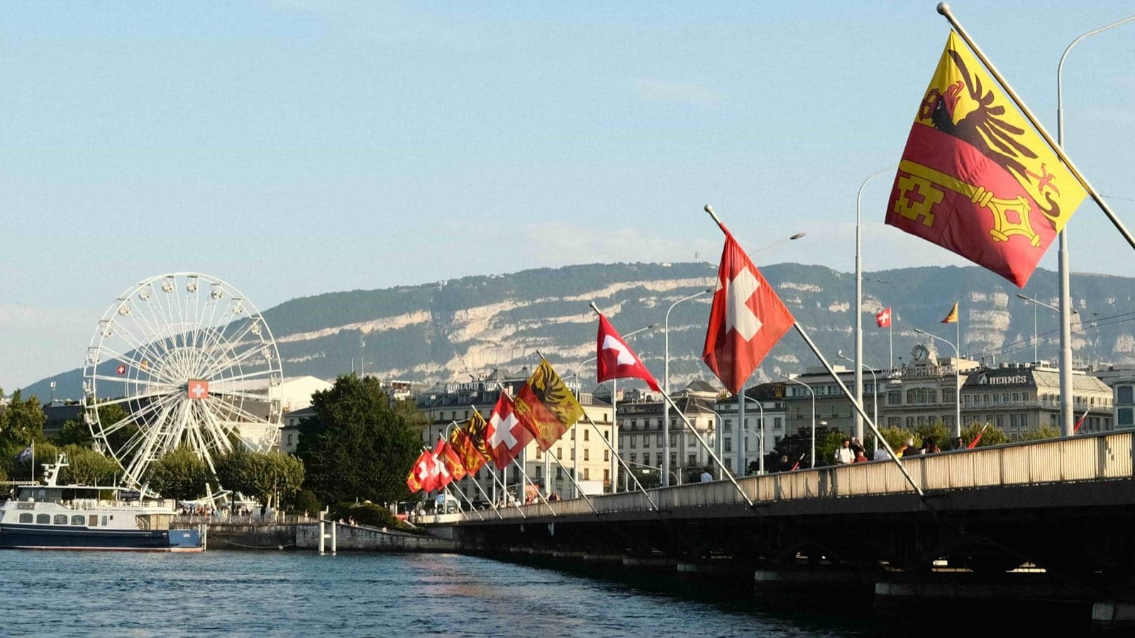 Véhicule importé immatriculé en Suisse romande, entre Genève et le canton de Vaud