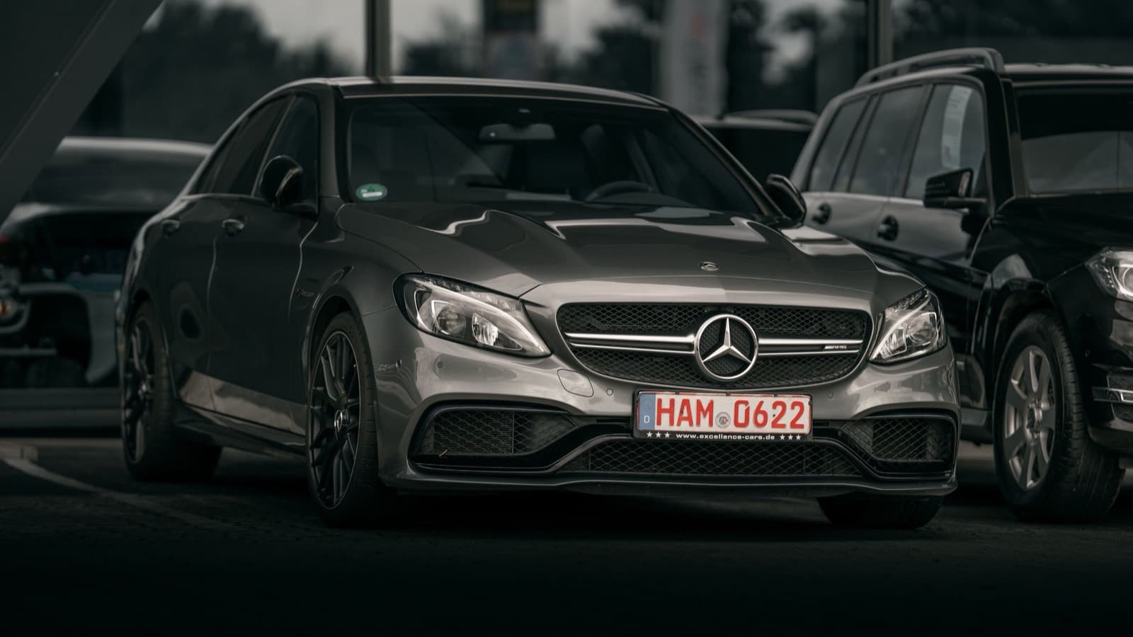 Mercedes-AMG C63 grise en plaque professionnelle allemande, chez un vendeur en Allemagne