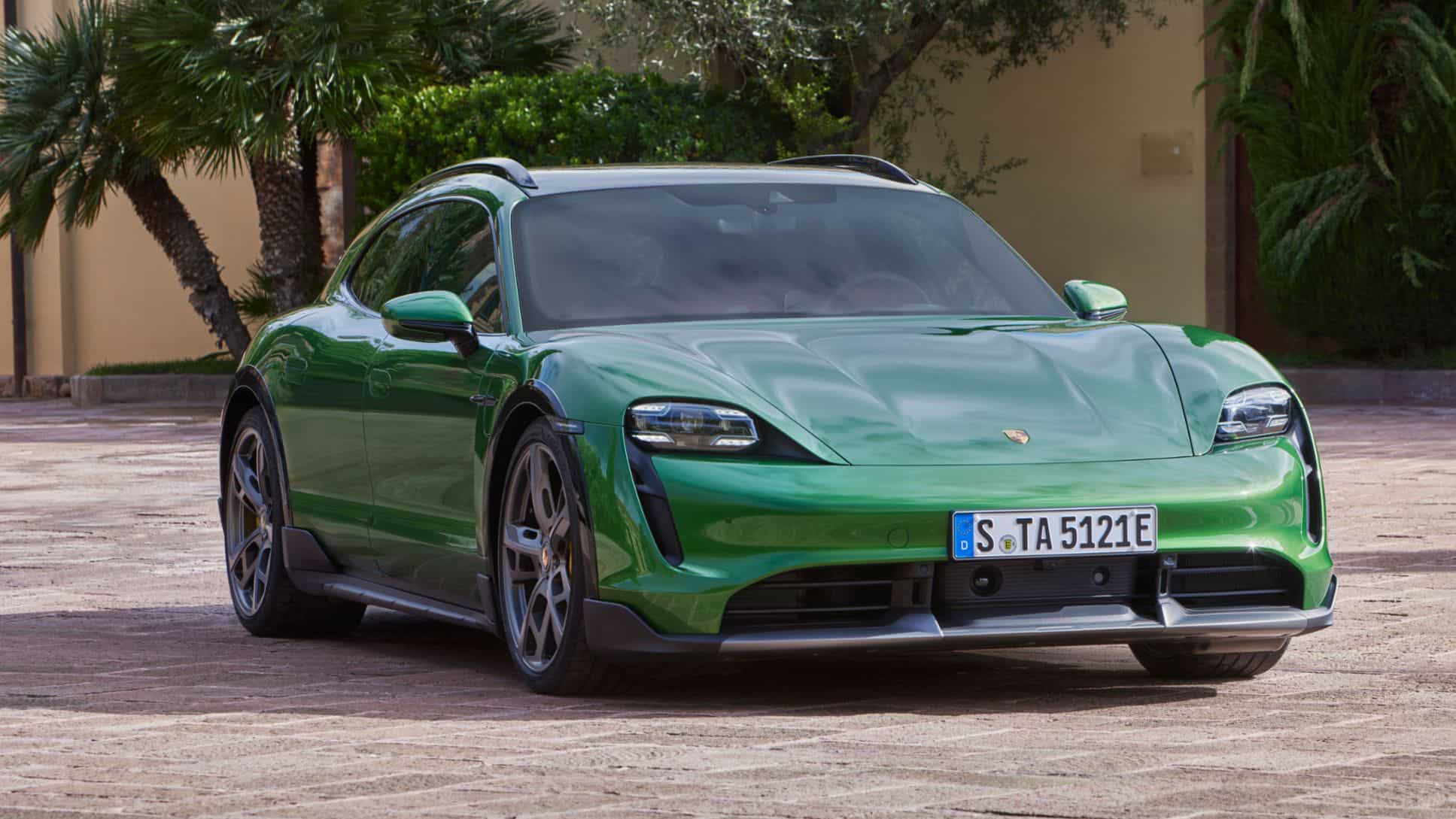 Voiture électrique premium en charge, prête à être importée d'Allemagne
